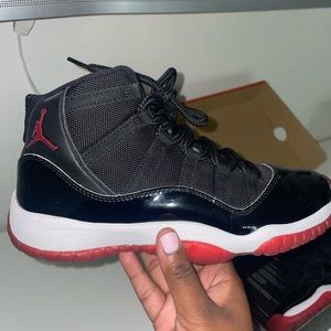 JORDAN Bred 11s womens size 7 kids size 5